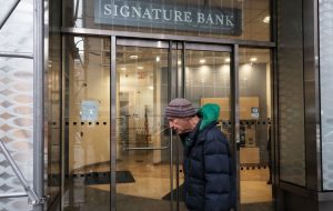 خریداران بالقوه Signature Bank باید موافقت کنند که همه تجارت رمزنگاری را رها کنند: گزارش