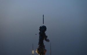 عملکرد خیرکننده موشک ۲۱ متری چینی / عکس