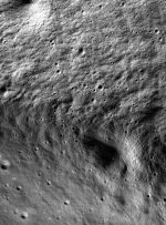 عکس جدید دوربین ناسا از دهانه تاریک ماه