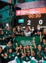 عکس| جشن بزرگ مقامات عربستانی‌ها برای زنان فوتبالیست