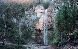 اگر می‌ترسید به آبشار «تودارک» نروید!
