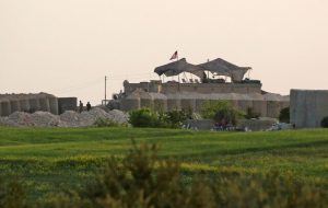 المیادین از حمله راکتی به پایگاه آمریکا در دیرالزور خبر داد