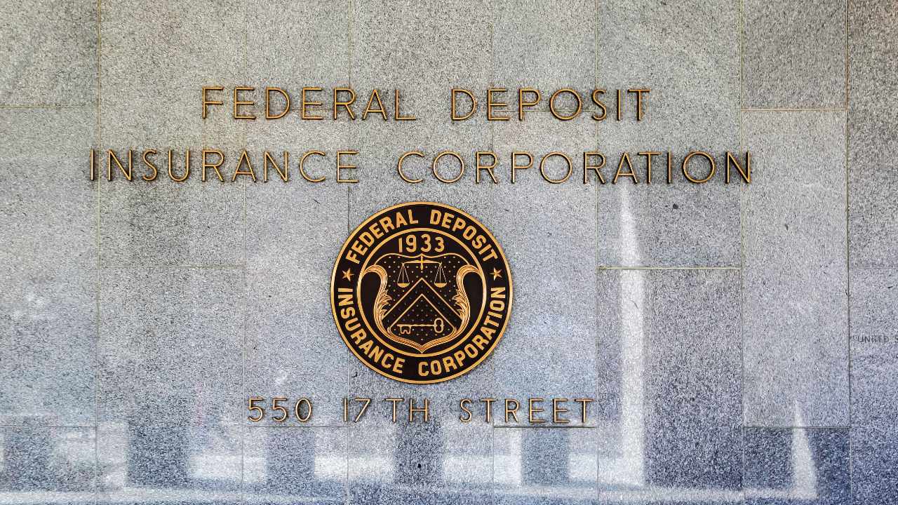 بانک های متوسط ​​ایالات متحده از FDIC می خواهند که تمام سپرده ها را به مدت 2 سال قبل از ورشکستگی بانک دیگر بیمه کند.