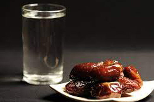 ببینید | افشای حقیقت در خصوص یک باور؛ نتایح مصرف آب زیاد توسط روزه‌دار در سحر!