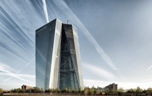 رویترز: سیاست گذاران بانک مرکزی اروپا به سمت افزایش 50 واحدی در ثانیه تمایل دارند
