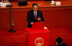 شی چین لی کیانگ را نامزد نخست وزیری کرد