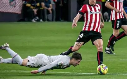 عکس| بازیکنی که جانش را در زمین فوتبال گذاشت