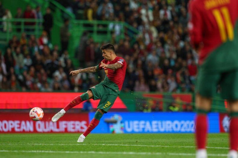 عکس| دزدی بی نتیجه کریس رونالدو در تیم ملی پرتغال!