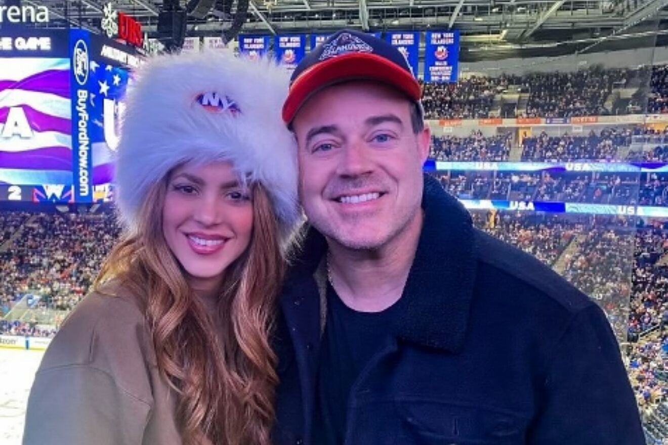 Shakira poses with Carson Daly at a New York Islanders game and the NHL fans go crazy