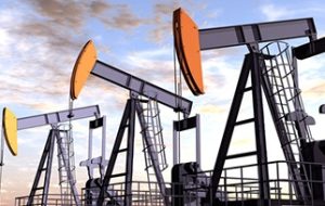 قیمت نفت خام به دلیل افزایش عرضه و افزایش ترس به پایین ترین حد در 15 ماه گذشته رسید