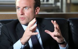 مکرون: اتحادیه اروپا به زلنسکی برای ادامه حمایت از اوکراین اطمینان داد