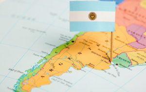 پزو آرژانتین بدترین ارز بازارهای نوظهور در سال 2023 خواهد بود – ولز فارگو