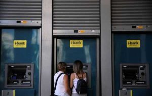 یونان حداقل دستمزد را دوباره قبل از انتخابات افزایش می دهد