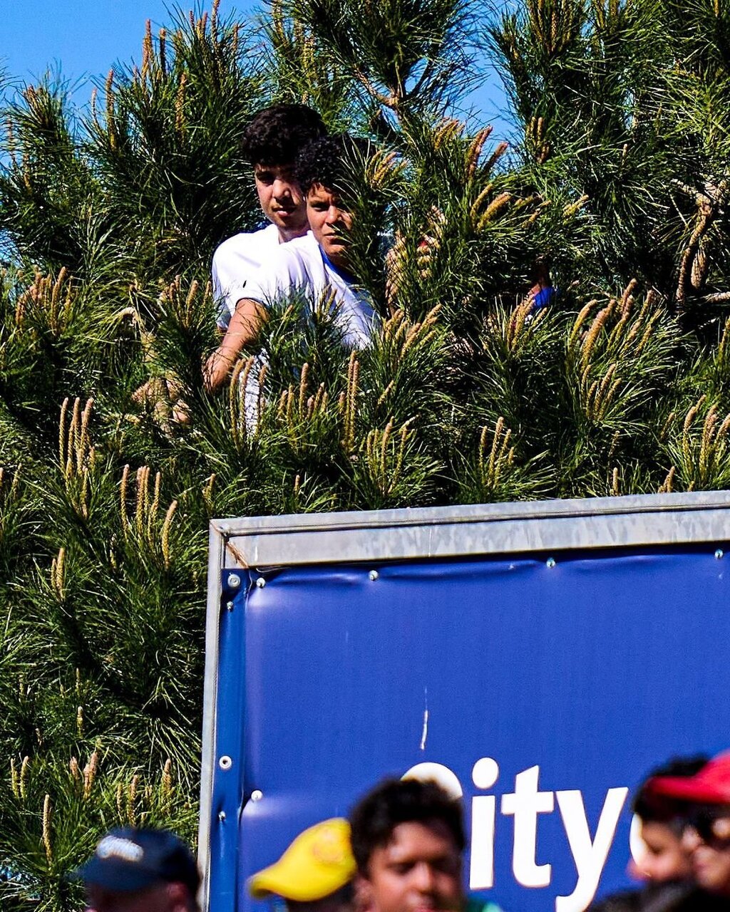 تقلید بامزه بارسایی ها از طرفداران نساجی