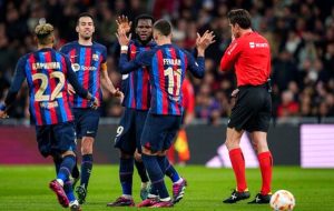 تقلید بامزه بارسایی ها از طرفداران نساجی! + عکس تقلید بامزه بارسایی ها از طرفداران نساجی! + عکس