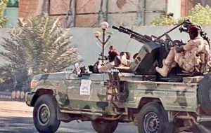 آرامش در سودان پس از پایان آتش‌بس ۳ روزه/ ادامه روند خروج اتباع و دیپلمات‌های خارجی