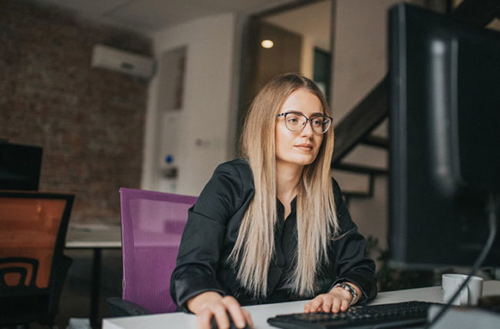 عینک ضد نور آبی؛ مفید یا هیجانانگیز؟