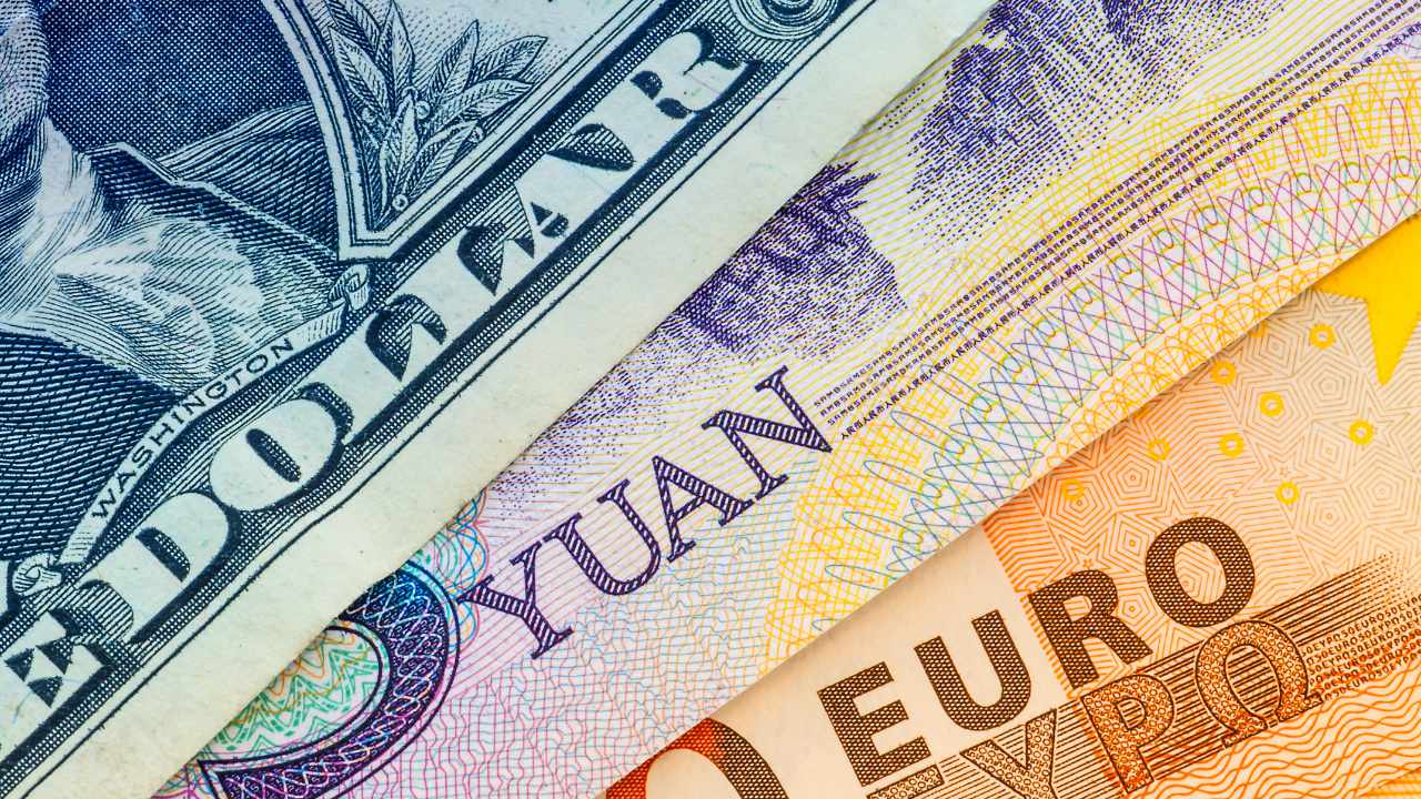اقتصاددان پیش بینی می کند که جهان ارز ذخیره چند قطبی را تغییر دهد - یوان و یورو سلطه دلار آمریکا را به چالش می کشند