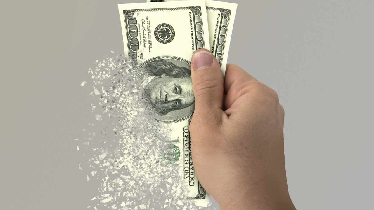 تحلیلگر: بریکس، دلارزدایی، چین و رمزارزها سلطه دلار آمریکا را تهدید می کنند