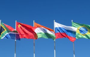 تحلیلگران ارز BRICS را به عنوان ابزاری برای مقابله با تحریم‌های مبتنی بر دلار آمریکا بررسی می‌کنند – اقتصاد بیت کوین نیوز