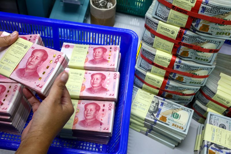 یوان با پشت سر گذاشتن دلار به پرمصرف ترین ارز در معاملات برون مرزی چین تبدیل شد