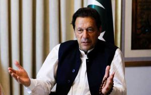 عمران خان می‌گوید پاکستان برای خروج از چرخه بازپرداخت بدهی‌ها تلاش خواهد کرد