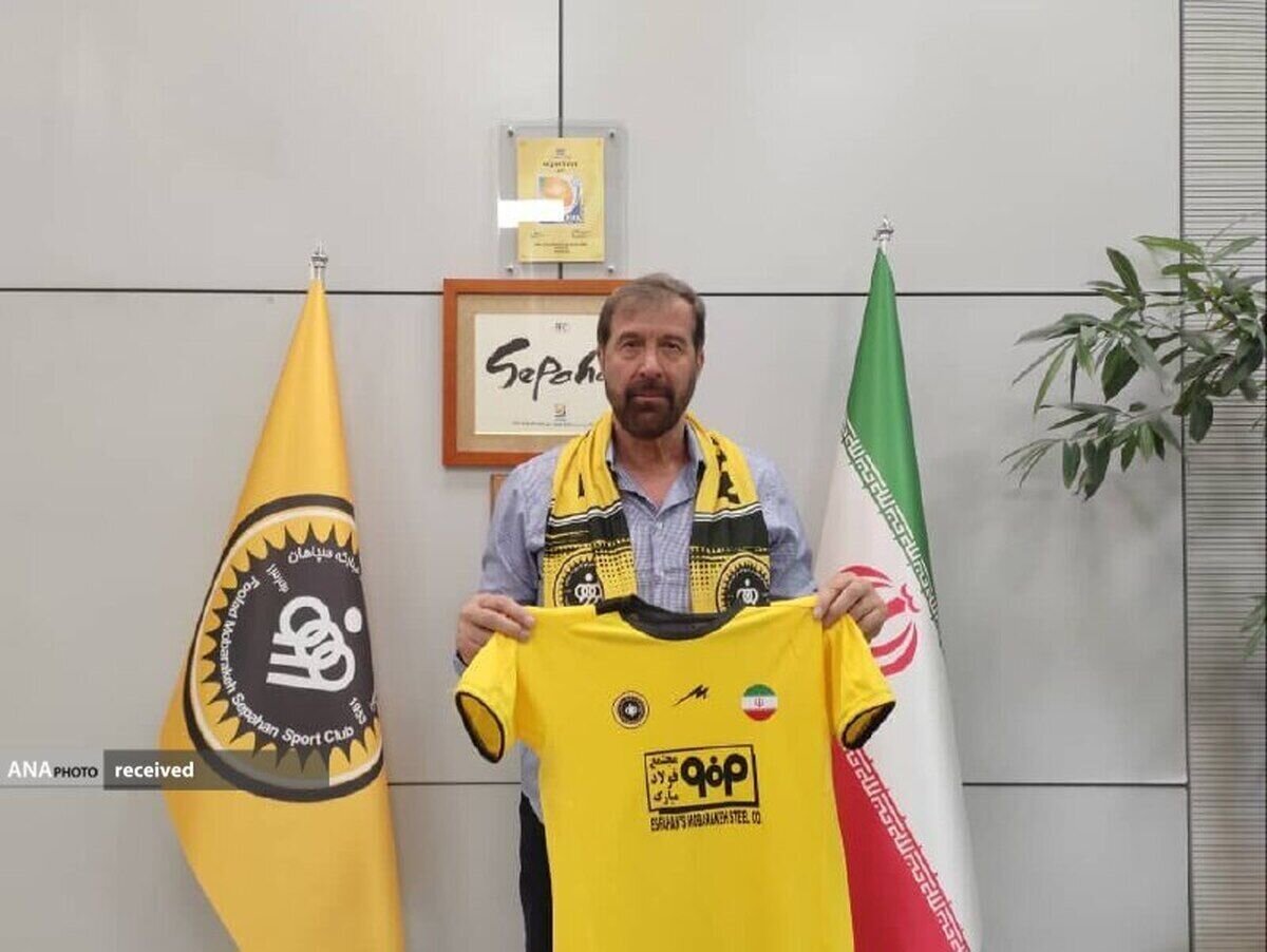 عکس | بازیکن سابق بارسلونا رسماً به سپاهان پیوست