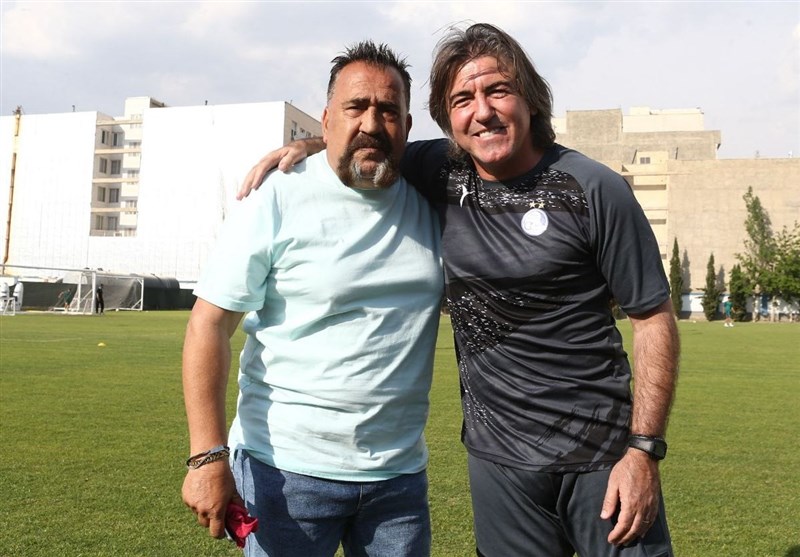 پیشکسوت پرسپولیس با حضور در تمرین استقلال: امیدوارم داور دربی شب راحت خوابیده باشد!+فیلم