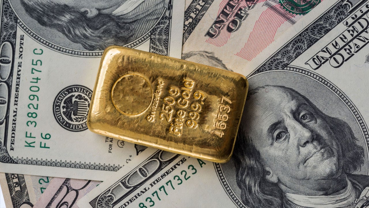 طلا بر بازدهی بالاتر خزانه داری آمریکا، دلار کاهش یافت