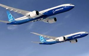 لحظه هیجان انگیز سبقت دو هواپیما+ فیلم