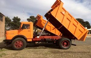 نشست زمین در اهواز کامیون را بلعید! + فیلم