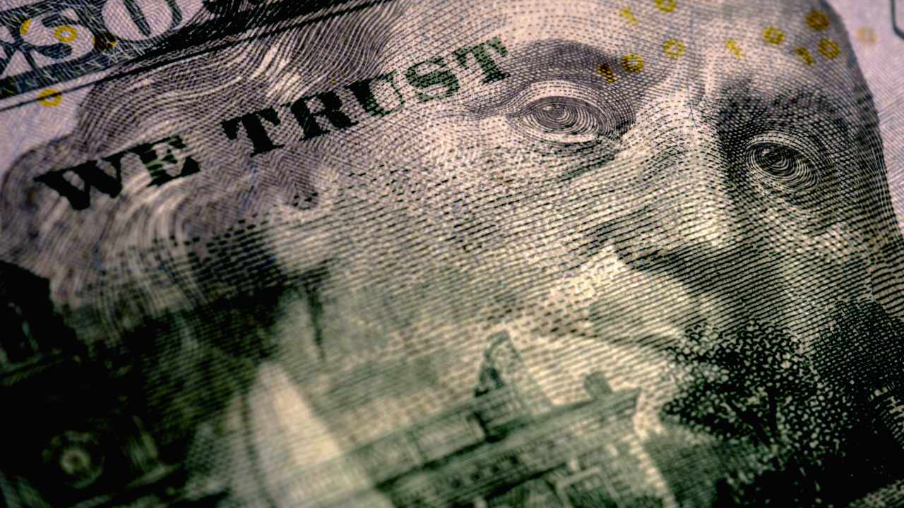 استراتژیست ها: فرسایش وضعیت ارز ذخیره دلار آمریکا با 