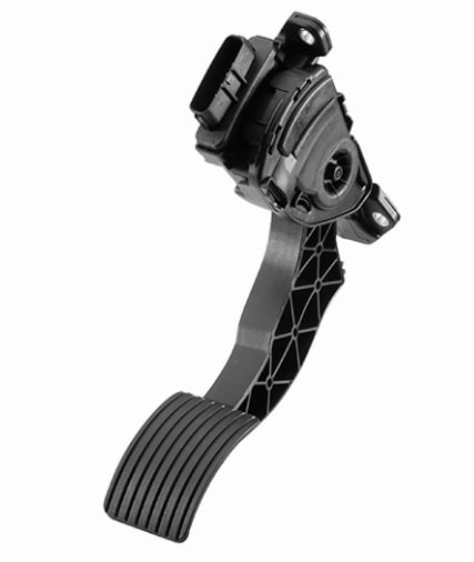  ۹ دلیل گاز خوردن ماشین در حالت درجا / استپر را کی تعویض کنیم؟