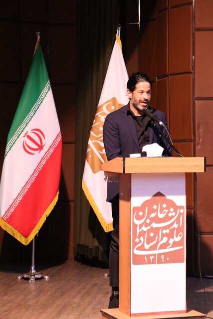 مردی که صد سال عمر کمش بود