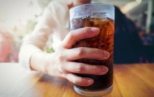 نوشابه چه بلایی سر بدن می آورد؟