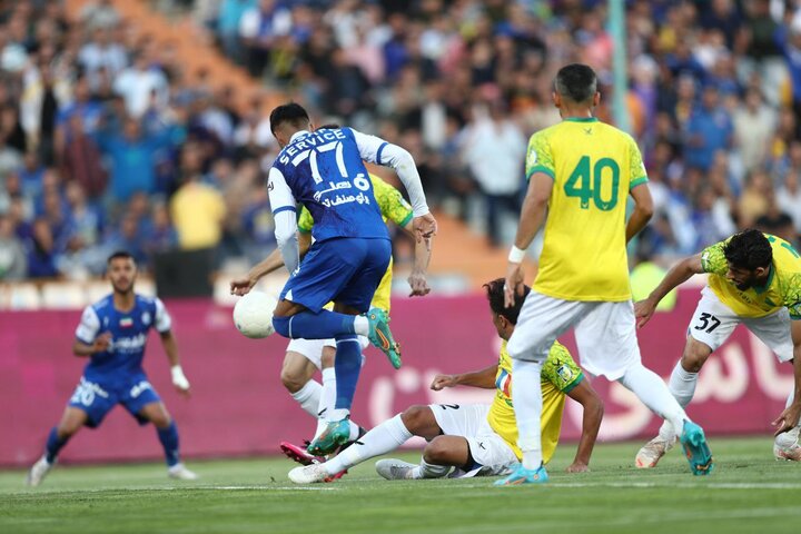 بازی نفت با استقلال در نیمه نخست