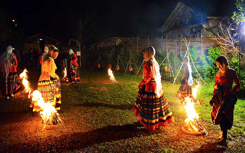 چهارشنبه سوری در میان زنان گیلان