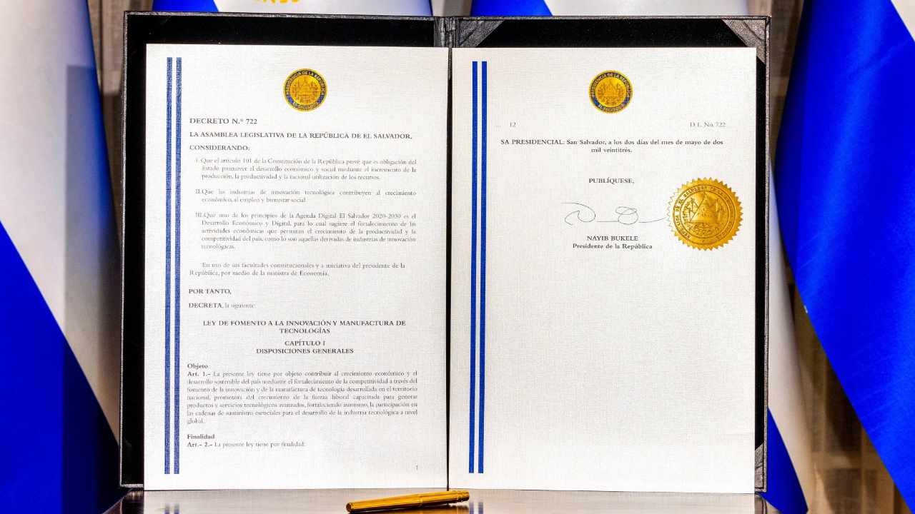 السالوادور تمام مالیات‌های مربوط به نوآوری‌های فناوری، هوش مصنوعی، نرم‌افزار، تولید سخت‌افزار را حذف می‌کند