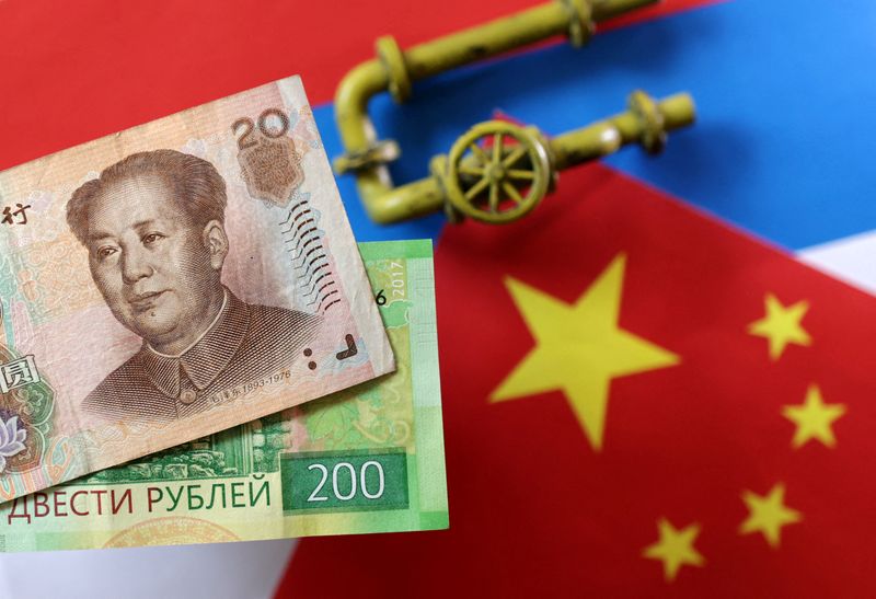 تجزیه و تحلیل-تجارت منابع گسترده چین و روسیه به یوان از دلار در اوکراین تغییر می کند