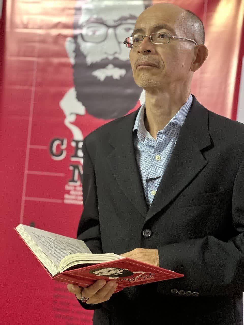 رونمایی و معرفی کتاب سلول شماره 14، کتاب خاطرات رهبر معظم انقلاب در دو شهر مهم کلمبیا