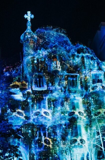 ساختمان عجیب و غریبی که گردشگران را جذب می کند + تصاویر