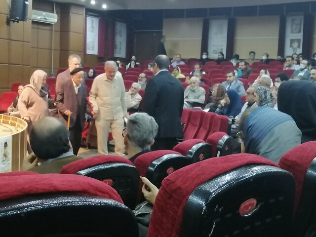 مردی که صد سال عمر کمش بود