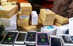 چالش تامین ارز موبایل/ واردات آیفون دست دوم ۱۲۰ میلیونی