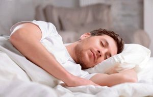 چه کار کنیم راحت‌تر بخوابیم؛ سه ترفند ساده برای سریع خوابیدن