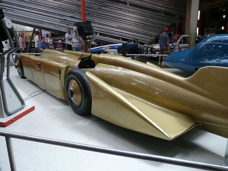 پیکان طلایی سریع‌ترین خودرو جهان!