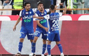 مدافع استقلال یک قدم به پرسپولیسی شدن نزدیک شد