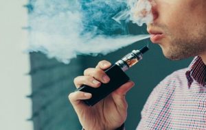 نگرانی از افزایش مصرف سیگارهای الکترونیک/استعمال بخار روغن در «سیگارهای ویپ»