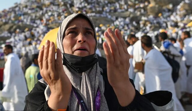 دعای عرفه در گرمای سوزان عربستان + عکس
