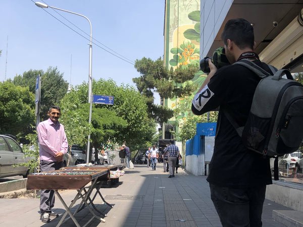 بررسی کسب درآمد عکاسان خیابانی