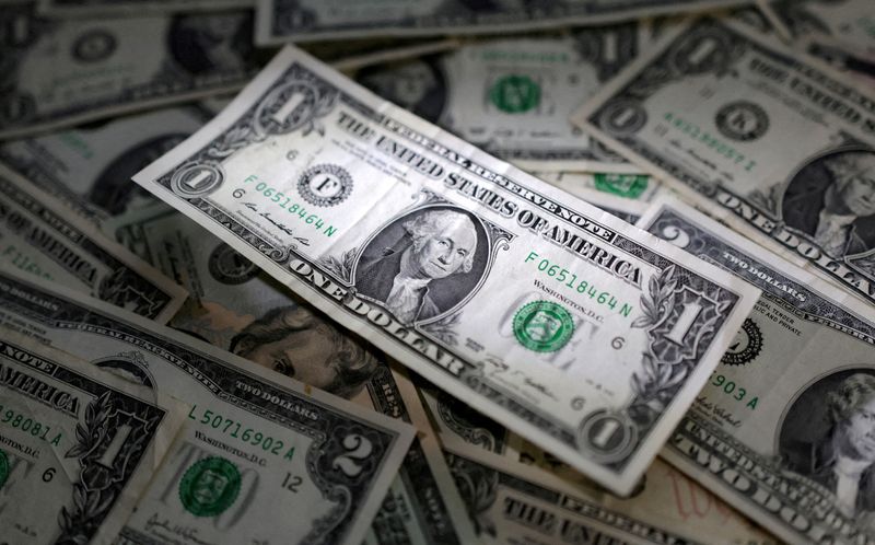 با افت یوان، دلار روی داده‌های مسکن جای می‌گیرد